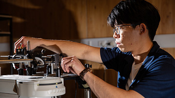  Growing crystals for metasurface lasers gives record efficiency 