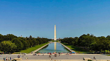 The Lincoln Memorial Reflecting Pool is treated with nanobubbles. How do they work?