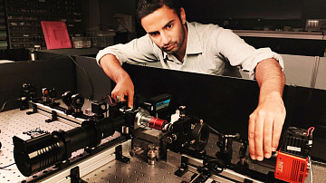 Researchers develop tiny but tough lasers